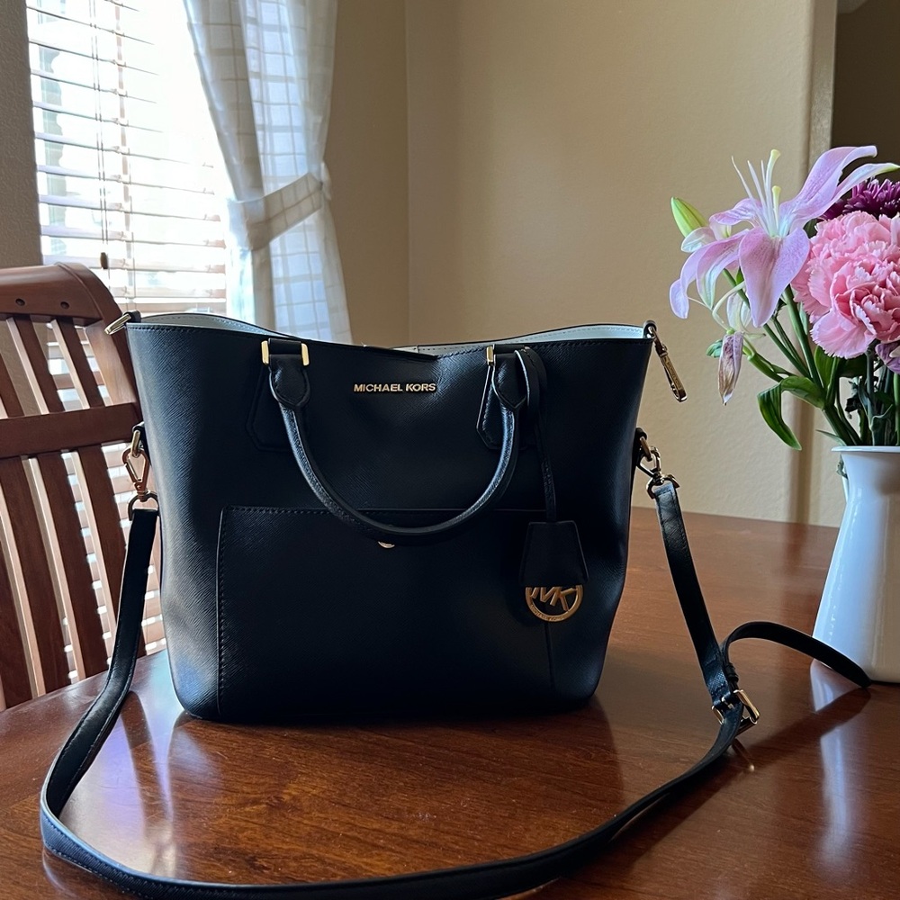 Michael Kors Tote - Removeable Crossbody Strap and Dust Bag